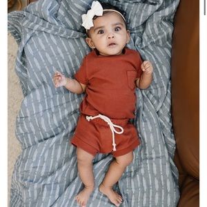 EUC Mebie Baby brick short set